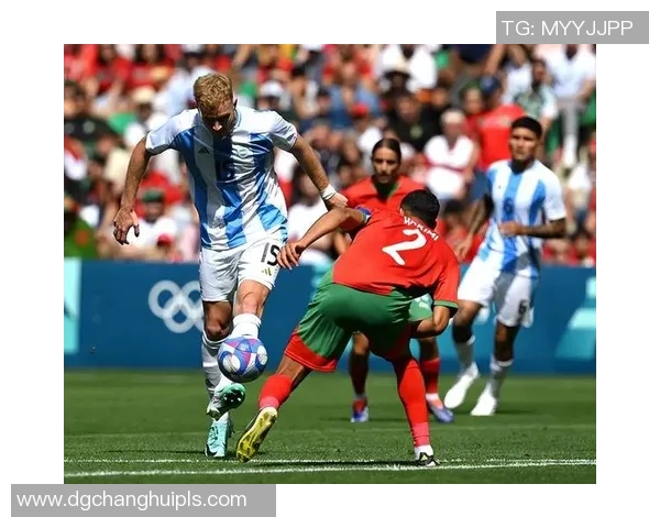 NBA足球明星因违反规定被禁赛引发广泛关注与讨论