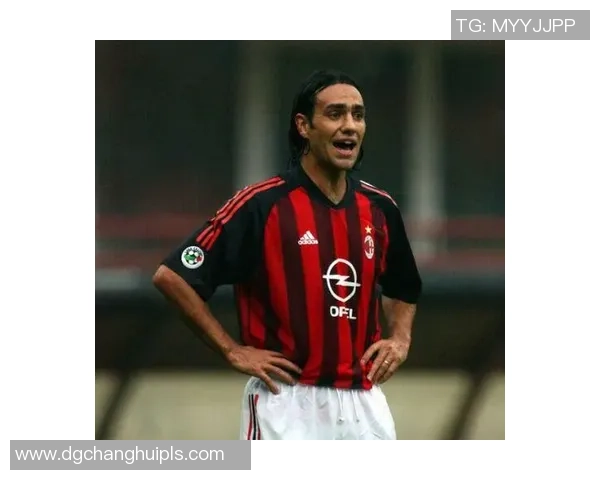 摩托哥足球明星的传奇故事与成就解析